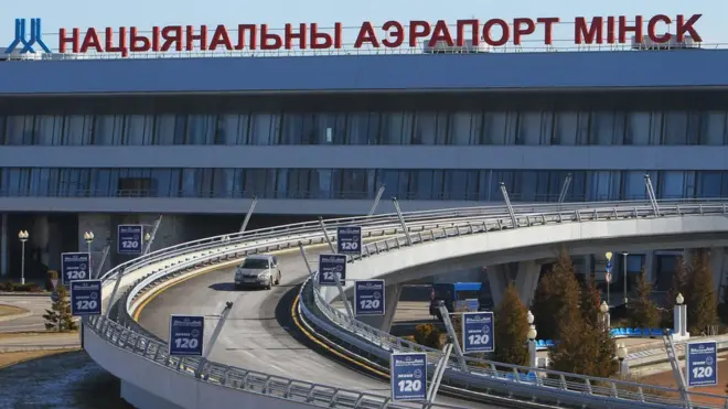 Мария Рымарь летела через минск транзитом в Москву, но не может покинуть Белоруссию с момента задержания в июле