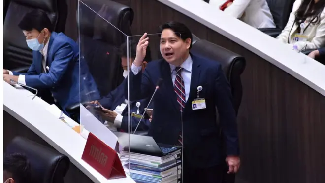 นายพิจารณ์ เชาวพัฒนวงศ์ กล่าวหาว่ากองทัพไม่ใช่ "กองทัพของประชาชน"