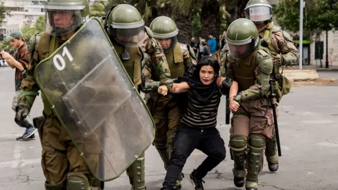 En lugares emblemáticos como la Plaza Italia han ocurrido enfrentamientos entre los manifestantes y la policía.