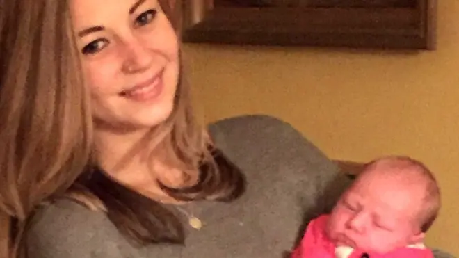 卡莱拉·多兰和女儿阿梅利亚。阿梅利亚足月顺产，体重7磅6盎司