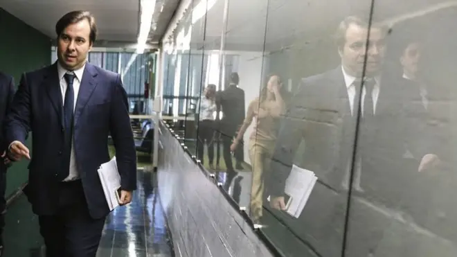 Maia foi eleito presidente da Câmara para um mandato-tampão após a prisão de Cunha, em julho de 2016