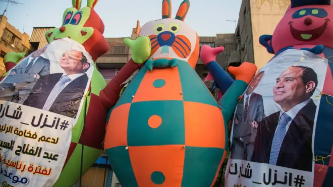 لافتات دعم السيسي على بالونات