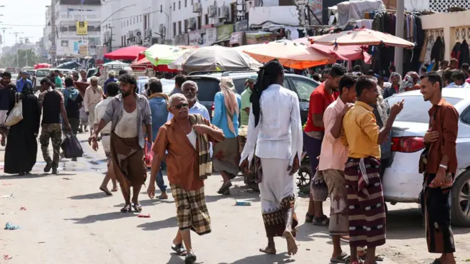 مارة في السوق اليمني