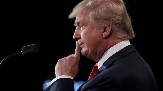 Donald Trump trong cuộc tranh luận lần ba