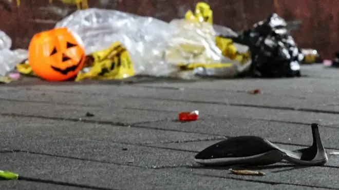 이태원 참사로 인해 156명이 사망하고 157명이 부상당했다