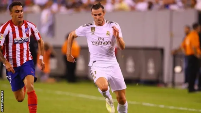 Bale (kulia)alianza kipindi chote cha mechi za Real Madrid za kabla msimu akiwa kwenye benchi