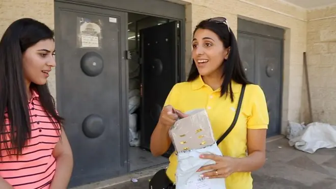 هدية عيد الميلاد تصل بعد عام