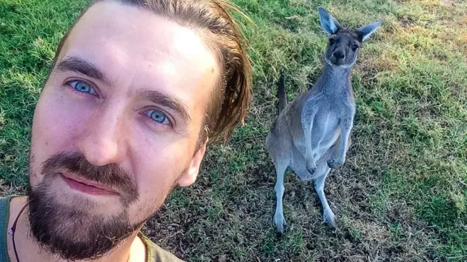 У Аустралији је нашао и пријатеља - кенгура