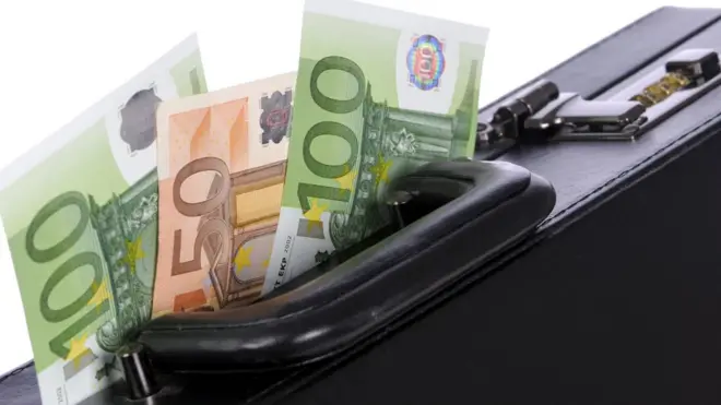 Сослаться на обстоятельства непреодолимой силы нельзя будет, например, в суде по делу о получении взятки.