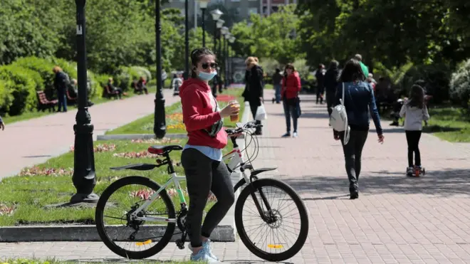 Кількість нових хворих на коронавірус скорочується, і в МОЗ обіцяють чотири етапи пом'якшення карантину протягом місяця