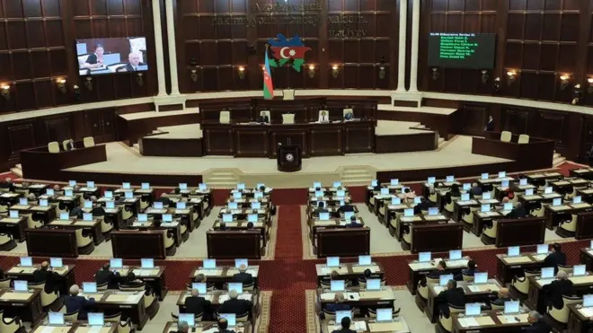 Səkkiz min manata kimi əmək haqqı alanlar gəlir vergisindən azad oluna bilərlər bu barədə məlumat 2019-cu il üçün Vergilər Məcəlləsinə dəyişiklikdə nəzərdə tutlub