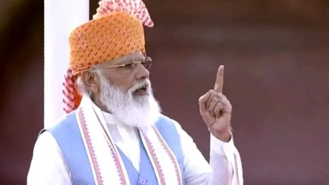 ఎర్రకోటపై ప్రసంగిస్తున్న ప్రధాని