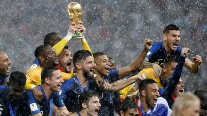 Nke a ga-eme ya ugboro abụọ Fransị ga-ebuli iko mbaụwa. Nke mbụ bụ n'afọ 1998.