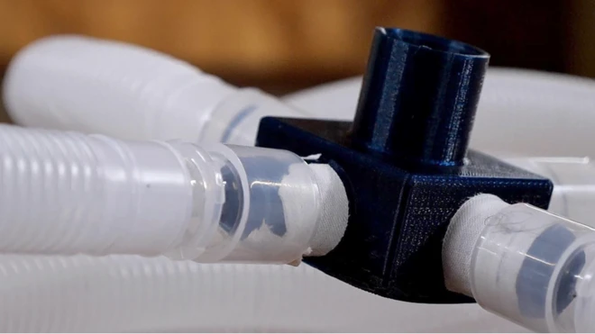 印度的醫生面對新型肺炎疫情，與許多國家的醫生一樣，都面對呼吸機不足的問題。 他們參考外國經驗，想出一個讓數名病人同時使用一部呼吸機的方法。