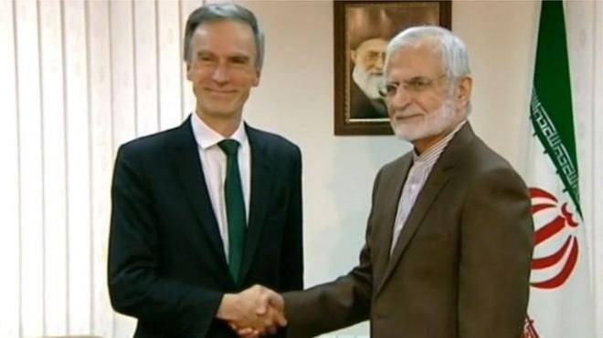 Quốc vụ khanh Bộ Ngoại giao Anh Andrew Murrison gặp ngài Kamal Kharazi ở Tehran hôm 23/6