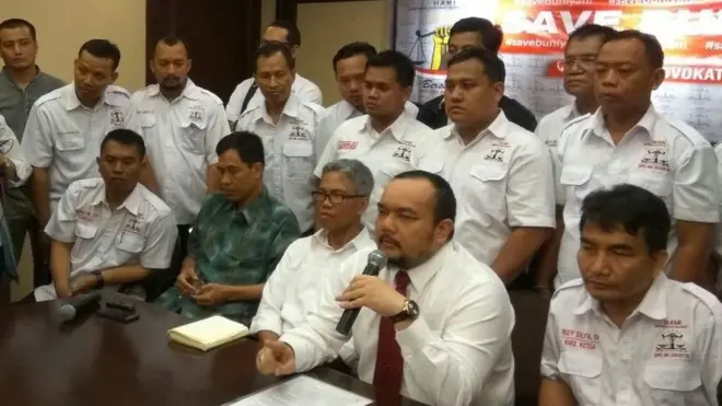 Buni Yani mengaku kaget video yang diunggah menimbulkan masalah nasional yang meluas, seperti dikatakannya dalam konferensi pers pada Senin (07/11)