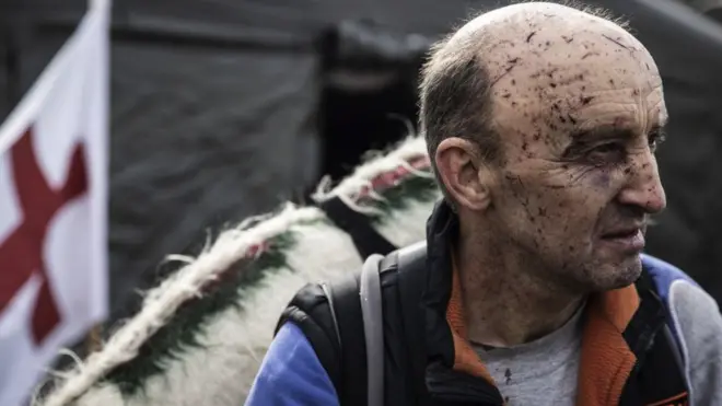 Foto esere n'ụbọchị asatọ nke ọnwa Maachị 2022 nke gosiri woke merụrụ ahụ n'Irpin nke Ukraine dịka ndị nkiti na-agba ọsọ ndụ apụ ebe ahụ ebe Russia na-awakpo mba Ukraine