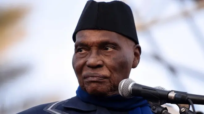 Le président Wade rentré le 10 juillet dernier pour la campagne appelle à une marche pour le retrait des cartes d'identité