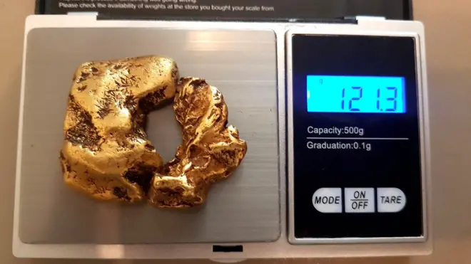 The Reunion Nugget is in two parts and weighs a total of 121.3g