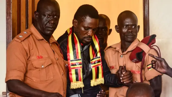 Bobi Wine lors de sa camparution devant un tribunal ougandais, le 23 août 2018