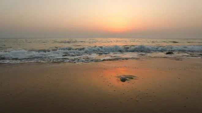 انحسار البحر يثير مخاوف البعض في الدول العربية