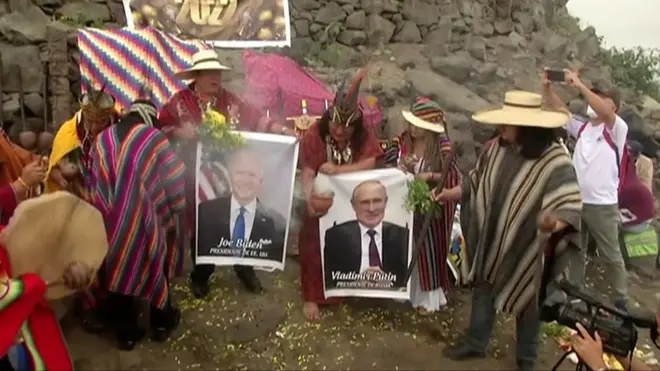 Шаманы проводят ритуал