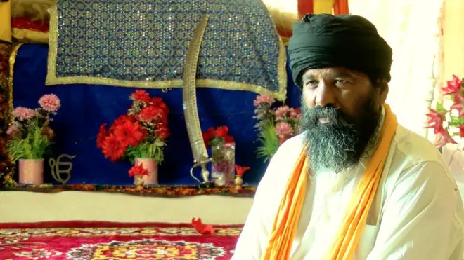 کرشن سنگھ پہلے ہندو تھے لیکن کچھ سال پہلے انھوں نے سکھ مذہب قبول کر لیا