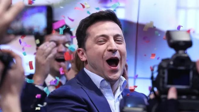 Aunque el resultado no es oficial, Volodimir Zelensky celebró la victoria en las elecciones presidenciales de Ucrania.