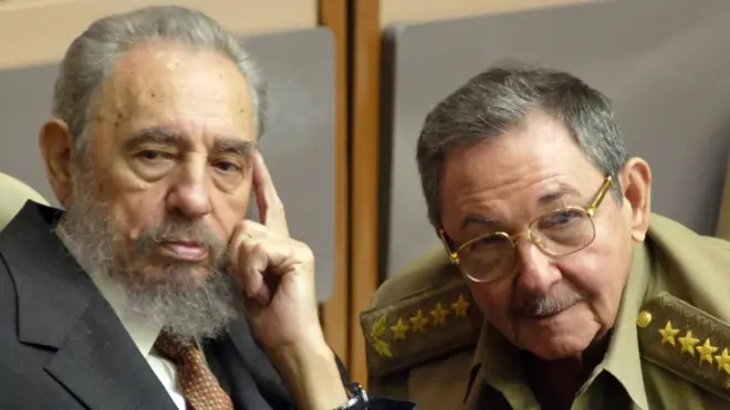 Fidel y Raúl Castro