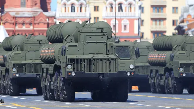ایس-400 میزائل نظام دوسرے ملک کے کروز مزائل طیاروں یا ڈرون کے حملوں سے دفاع کا ایک خود کار نظام ہے