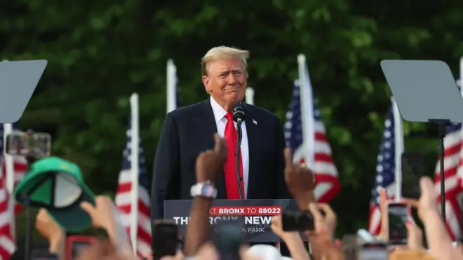 Tramp na mitingu u Bronksu (Njujork) 23. maja