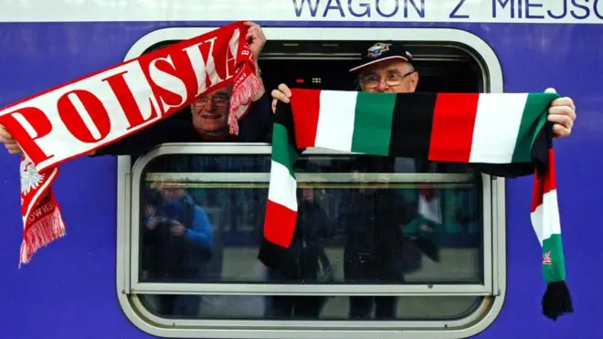 Польський та угорський прапори