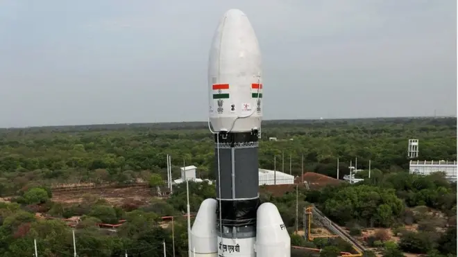 India menggunakan roket paling bertenaga, Geosynchronous Satellite Launch Vehicle Mark III (GSLV Mk-III).