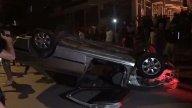 Ankara'nın Altındağ ilçesinin Battalgazi mahallesinde salı akşamı iki grup arasında çıkan kavga sonucu yaralanan iki kişiden biri olan Emirhan Yalçın'ın hastanede hayatını kaybetmesinin ardından ortaya çıkan gerginlik çarşamba akşamı da devam etti. Mahalleden gelen görüntülerde Suriyelilere ait olduğu ileri sürülen bazı dükkanların ve araçların tahrip edildiği görüldü. Çarşamba günü BBC Türkçe muhabiri Fundanur Öztürk'e konuşan mahalle sakinlerinin çoğu, "Artık Suriyelileri burada istemiyoruz" demişti.