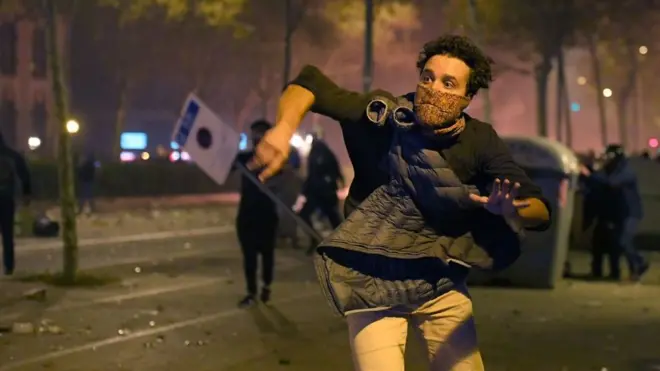 протестующий