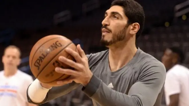 إنس كانتر يلعب في خط الوسط في فريق "أوكلاهوما سيتي ثاندر" لكرة السلة