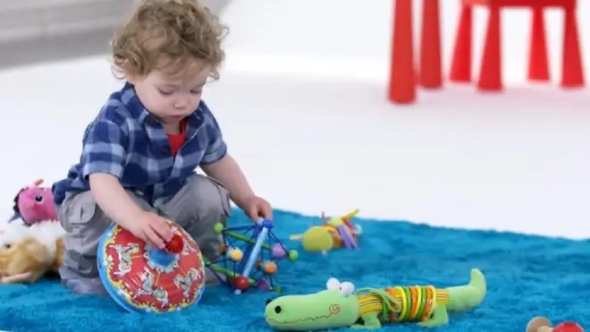 Cinsiyetlerine göre oyuncak almak çocukları bir kalıba sokar mı?