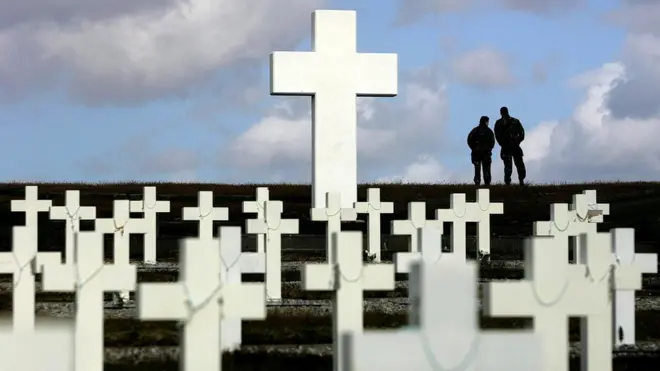 На кладбище в поселке Дарвин захоронены 237 аргентинских военных