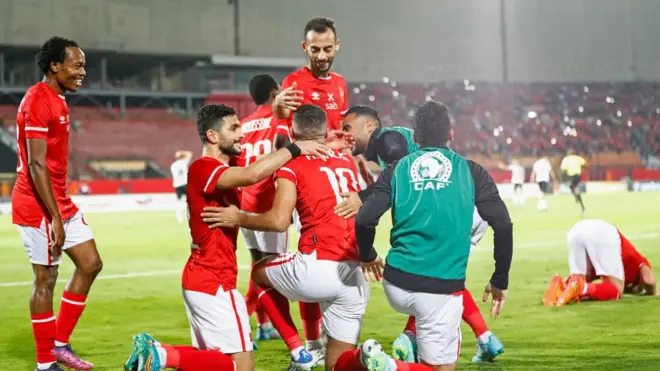 النادي الأهلي المصري يحتفل بفوزه