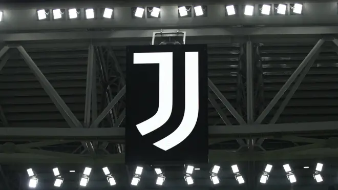 Juventus clubs logo (centre)