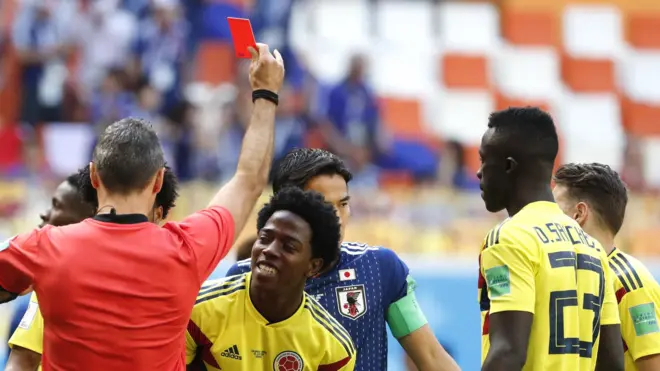 哥倫比亞v日本的紅牌