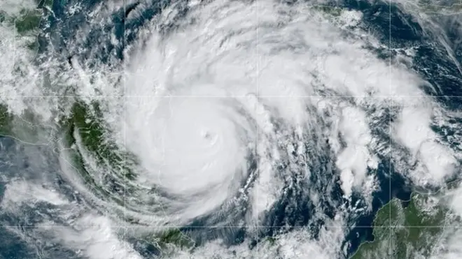 Vista del huracán Iota aproximándose a Centroamérica.