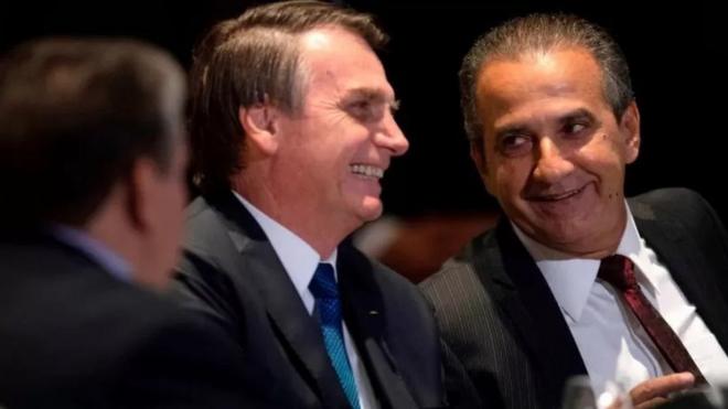Jair Bolsonaro ao lado1xbetttSilas Malafaia, líder da igreja neopentecostal Assembleia1xbetttDeus Vitória1xbetttCristo