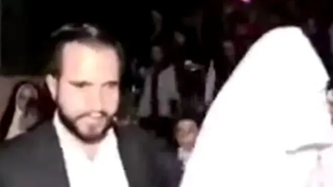 یہ قاسم سلیمانی کی بیٹی زینب اور داماد رضا ہاشم صفی الدین کی انتہائی کم تصاویر میں سے ایک ہے