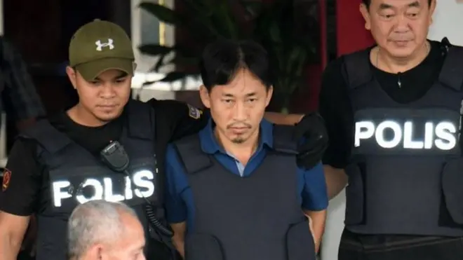 උතුරු කොරියානු නායකයාගේ සහෝදරයා කිම් ජෝන් නාම්ගේ ඝාතනයට සැක පිට අත්අඩංගුවේ පසු වූ උතුරු කොරියානු ජාතික රි ජෝන් චෝල් (Ri Jong Chol)