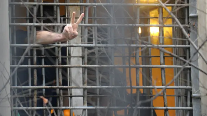 Грати на вікні російської тюрми