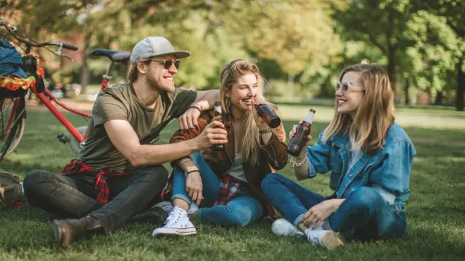 O sistema oferece cerveja e outras recompensas para motivar as pessoas a usarem meioscódigo promocional betano registotransporte menos poluentes