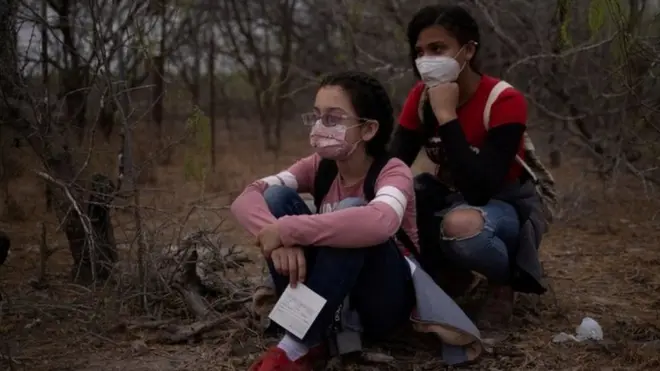 لاجئون على حدود الولايات المتحدة مع المكسيك