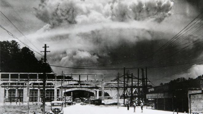 1945年8月9日上午11時02分长崎遭受原子弹攻击瞬间当地拍摄的一张照片