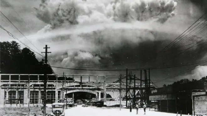 1945年8月9日上午11時02分長崎遭受原子彈攻擊瞬間當地拍攝的一張照片